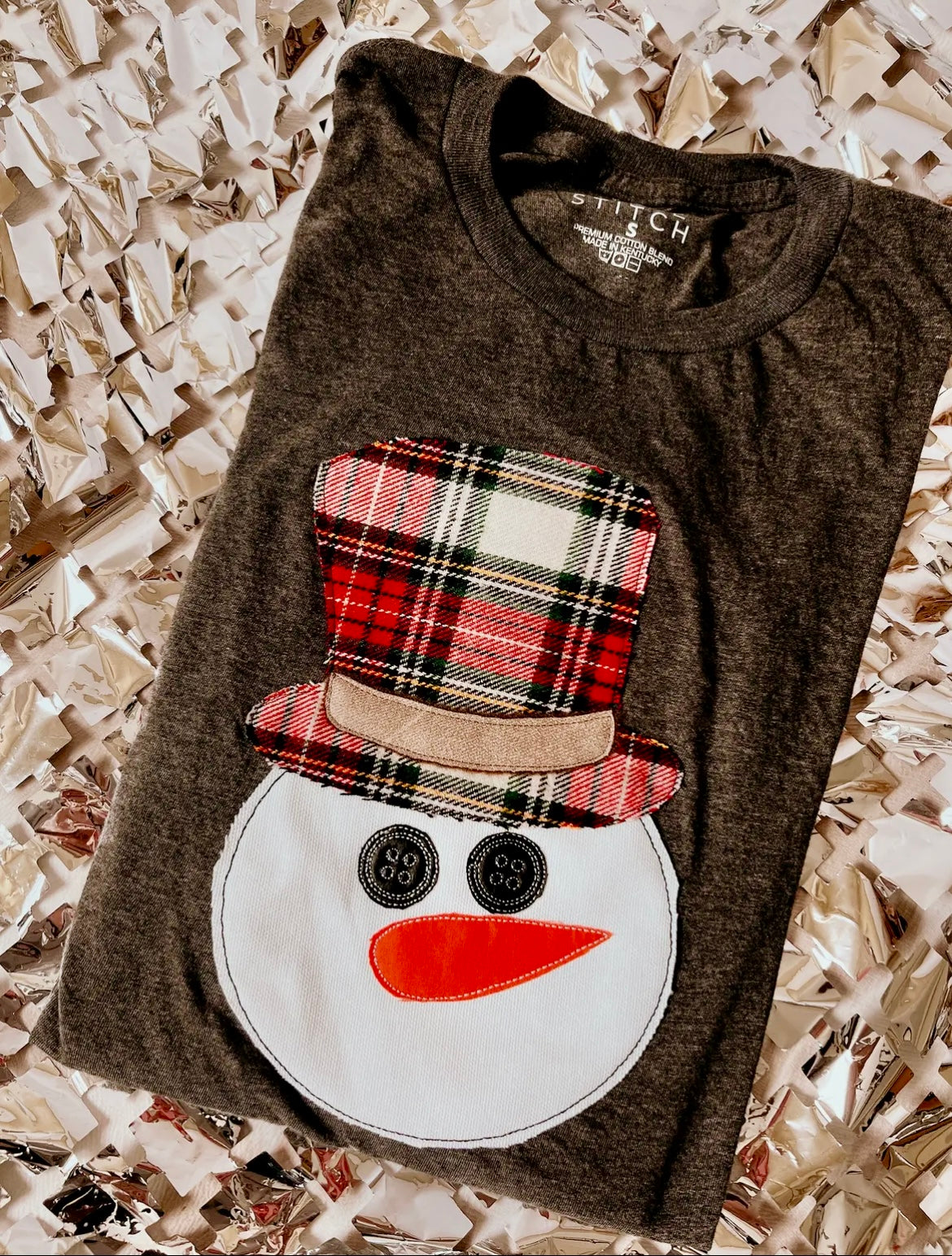 CHRISTMAS PLAID SNOWMAN BUTTON EYES APPLIQUED EMBROIERED STITCHED TEE