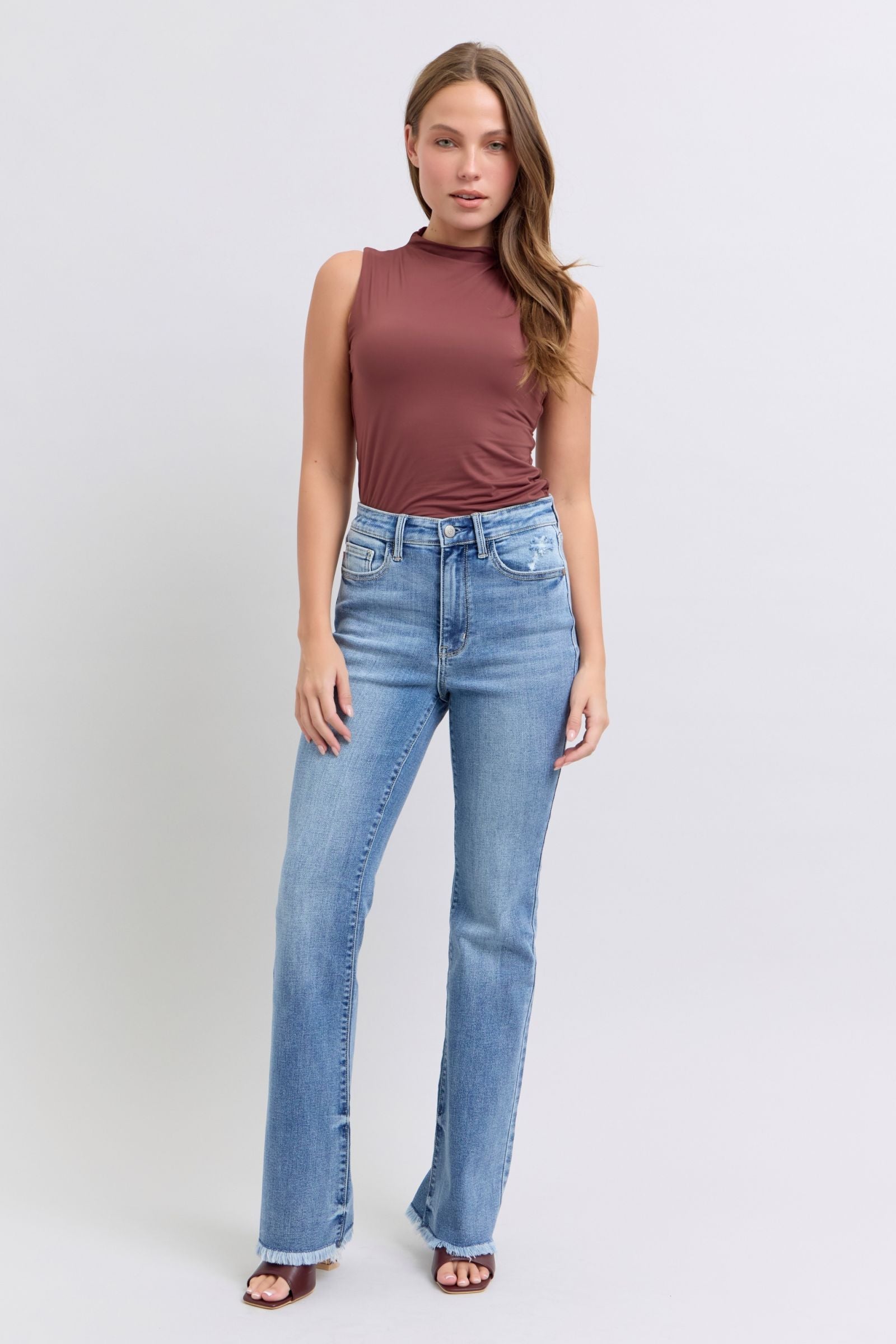 HIGH WAIST MEDIUM WASH BOOTCUT JUDY BLUE DENIM FRAYED HEM