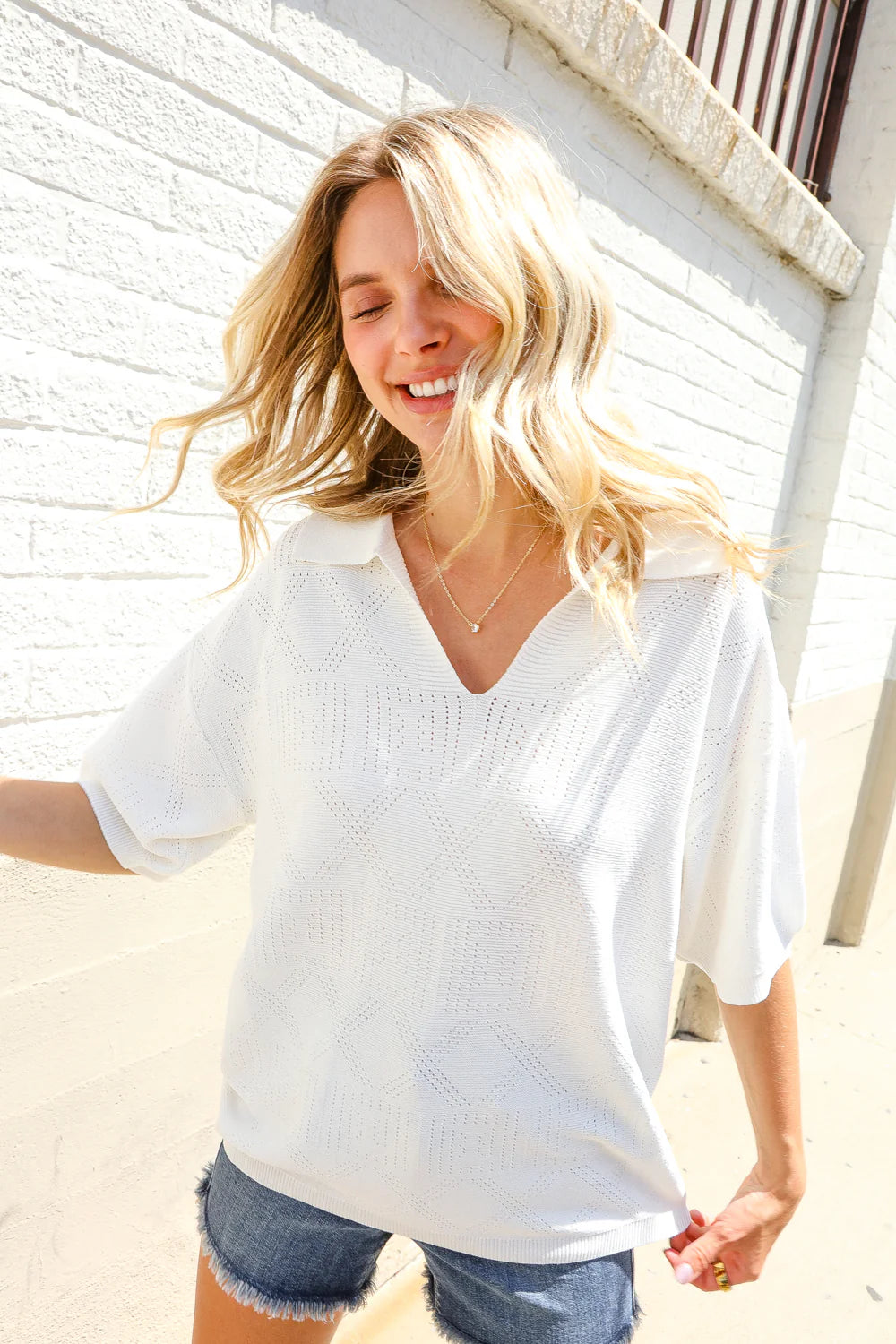 IVORY SOLID COLOR JACQUARD KNITTED TOP WITH COLLARED NECKLINE