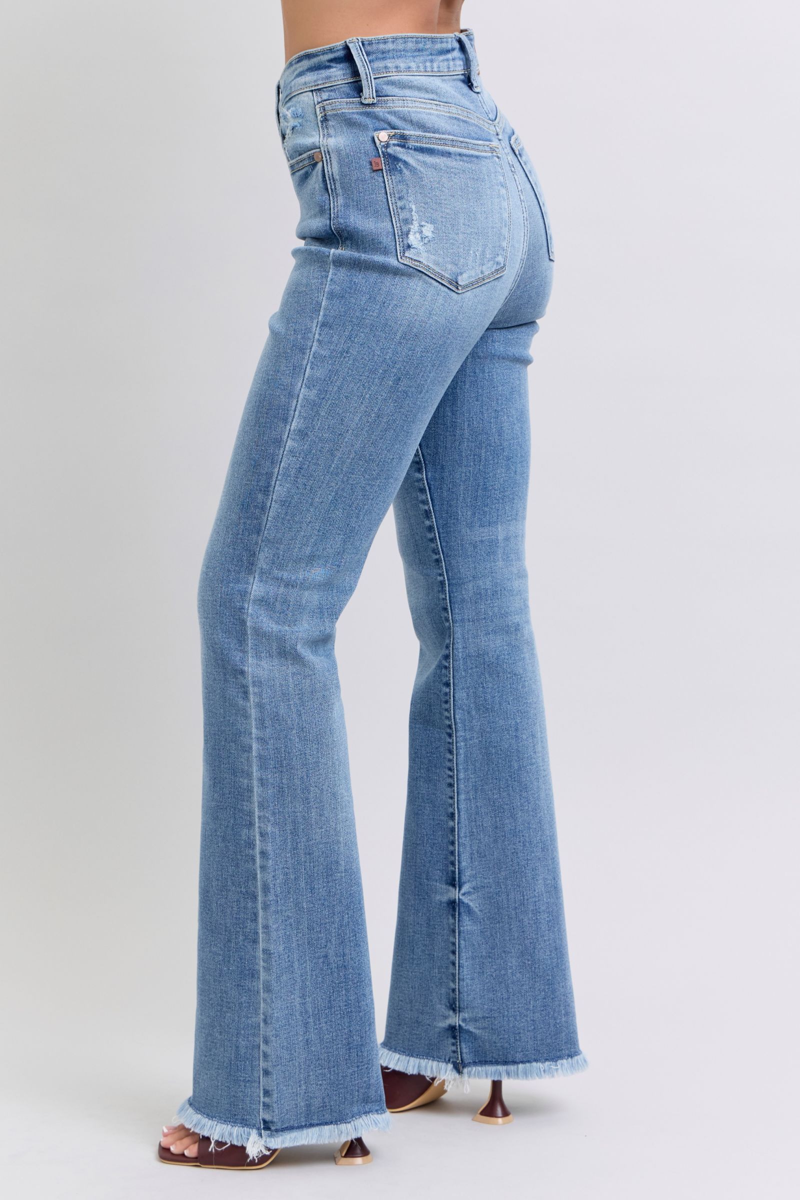 HIGH WAIST MEDIUM WASH BOOTCUT JUDY BLUE DENIM FRAYED HEM