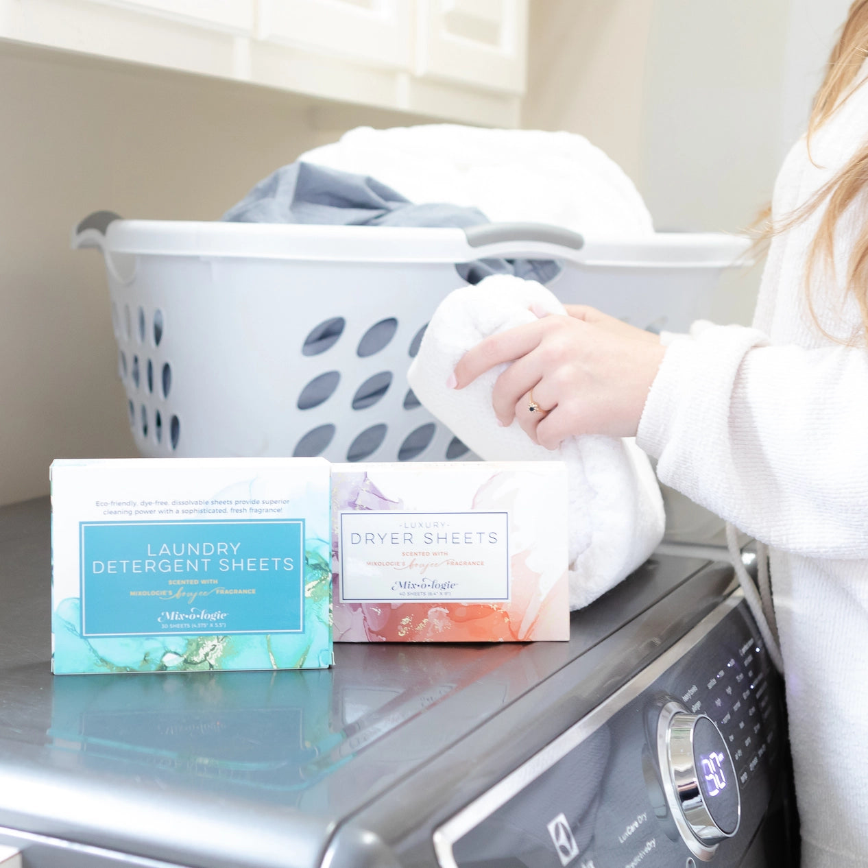 BOUJEE SCENTED LAUNDRY FABRIC SOFTENER DRYER SHEETS BY MIXOLOGIE