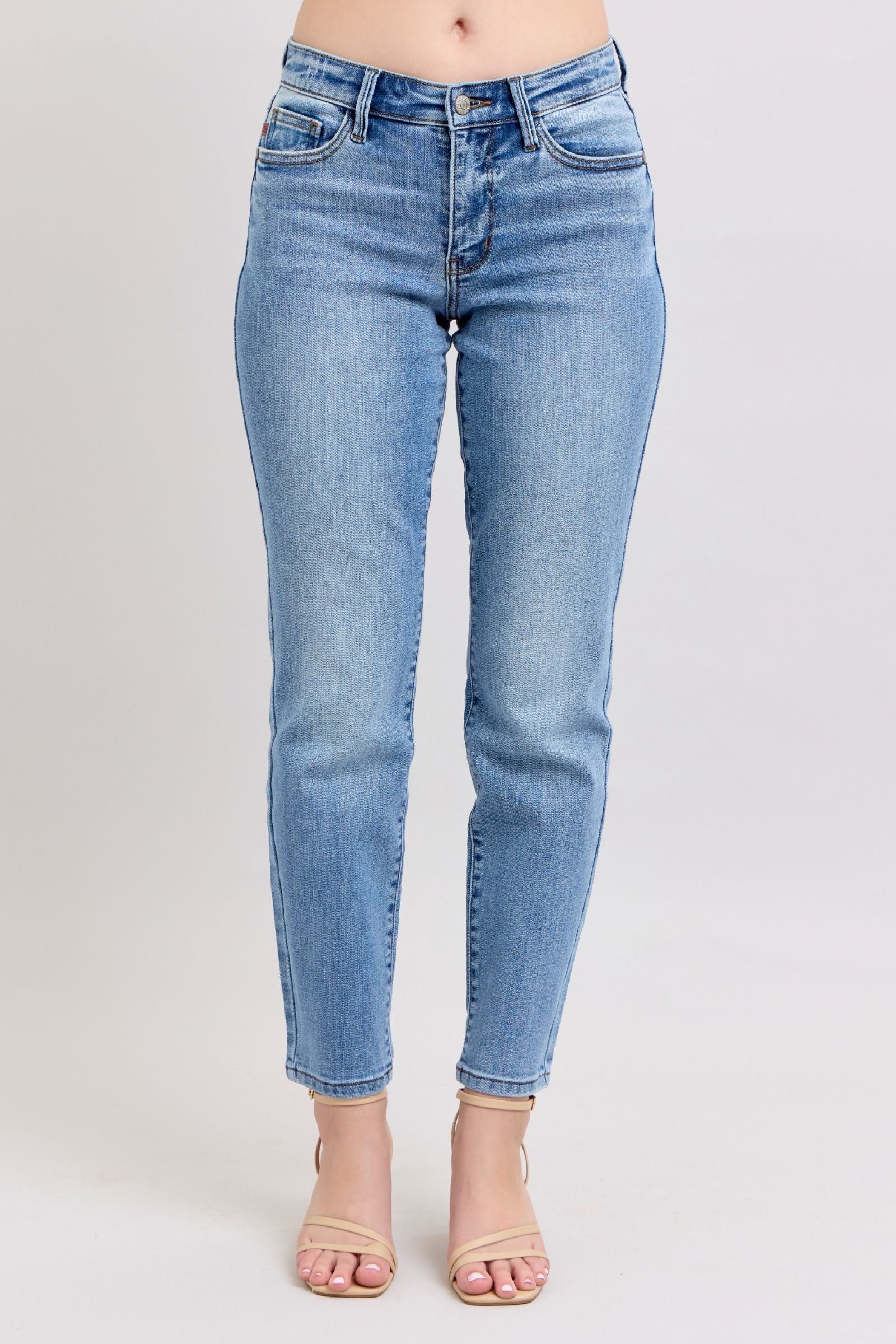 MID RISE VINTAGE WASH SLIM FIT WITH CELL PHONE POCKET MEDIUM WASH JUDY BLUE DENIM