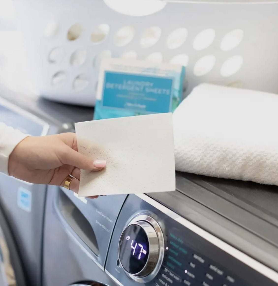 BOUJEE SCENTED LAUNDRY DETERGENT SHEETS BY MIXOLOGIE