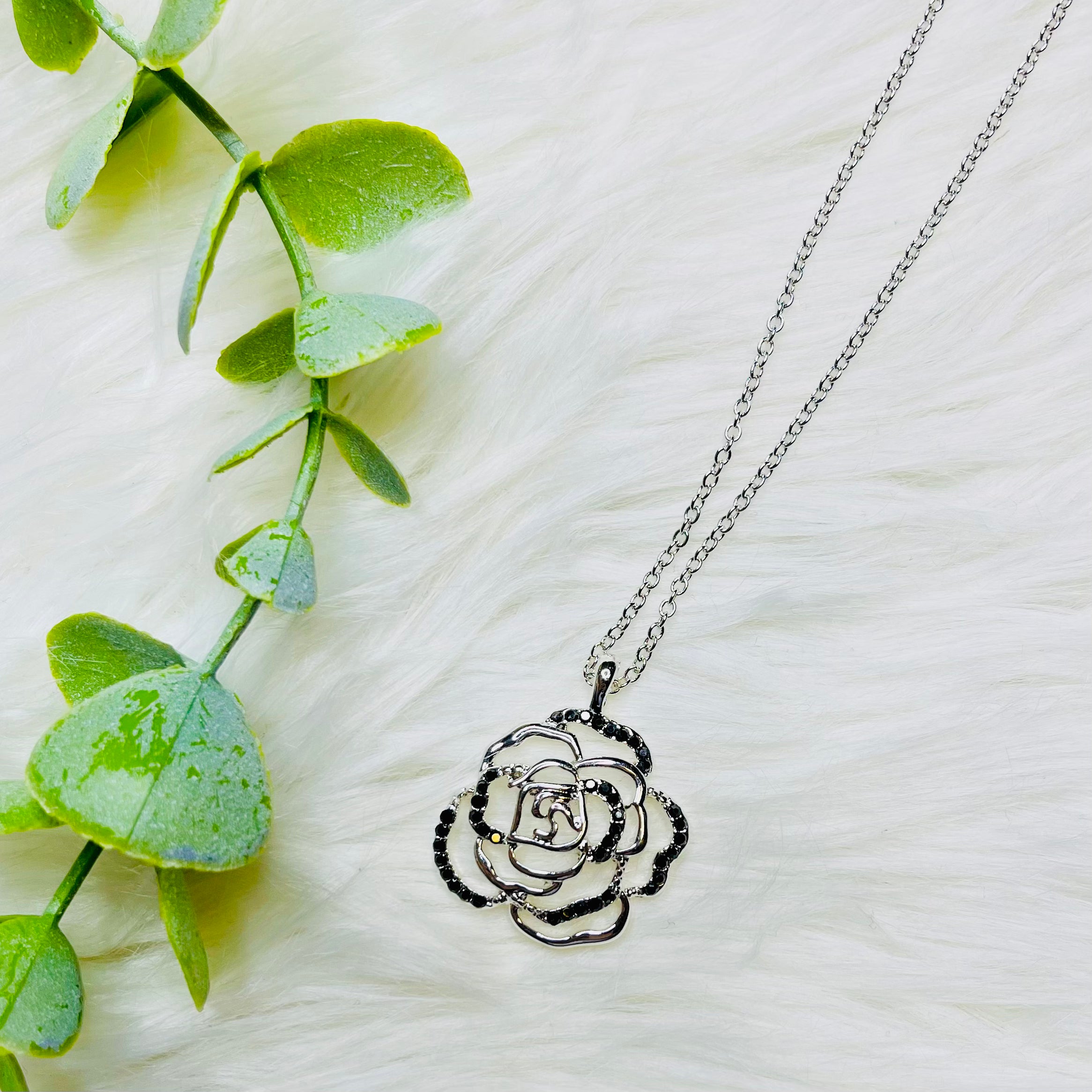 Rhinestone Sweet Cutout Rosette Pendant Necklace