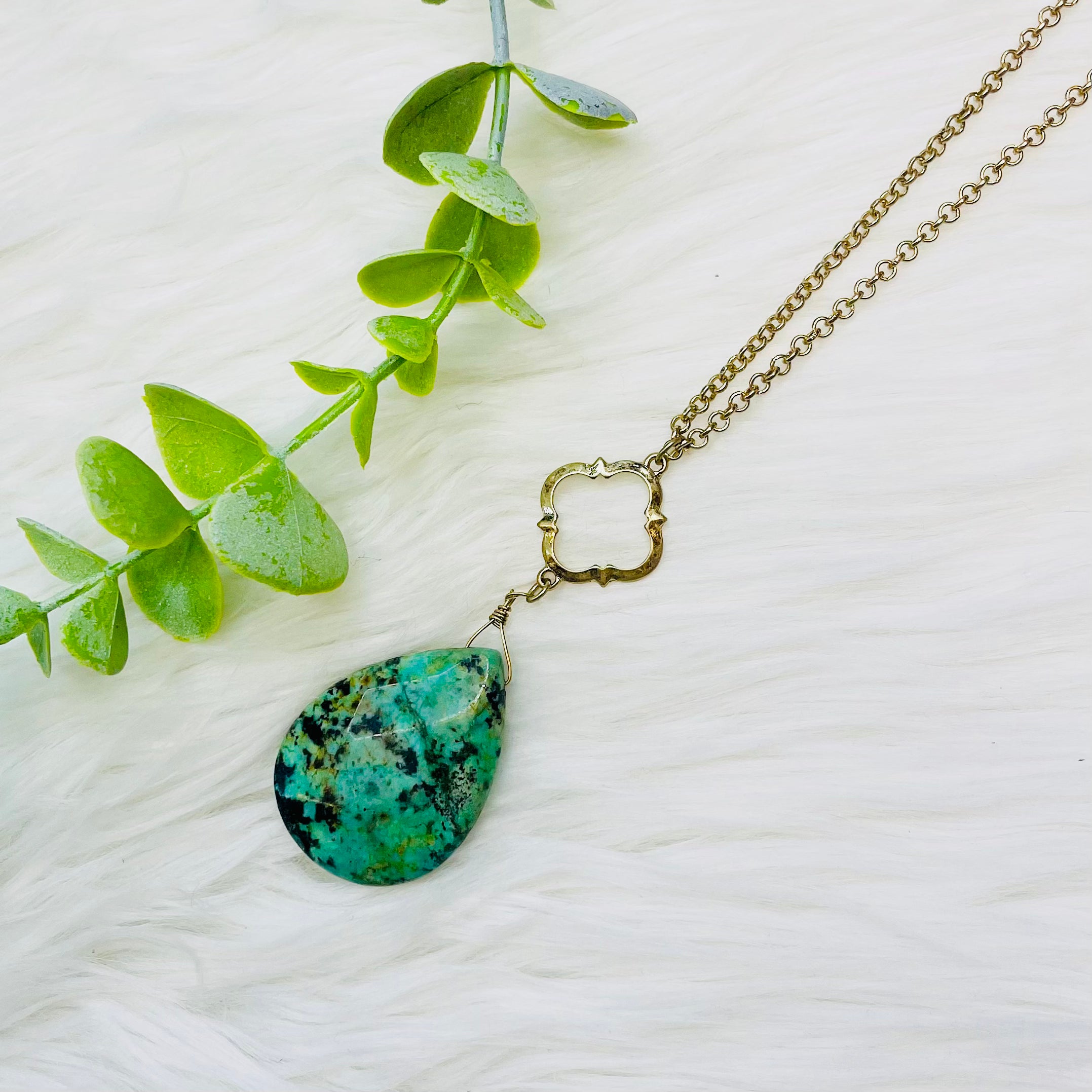 Gold Mint Stone Quatrefoil Necklace