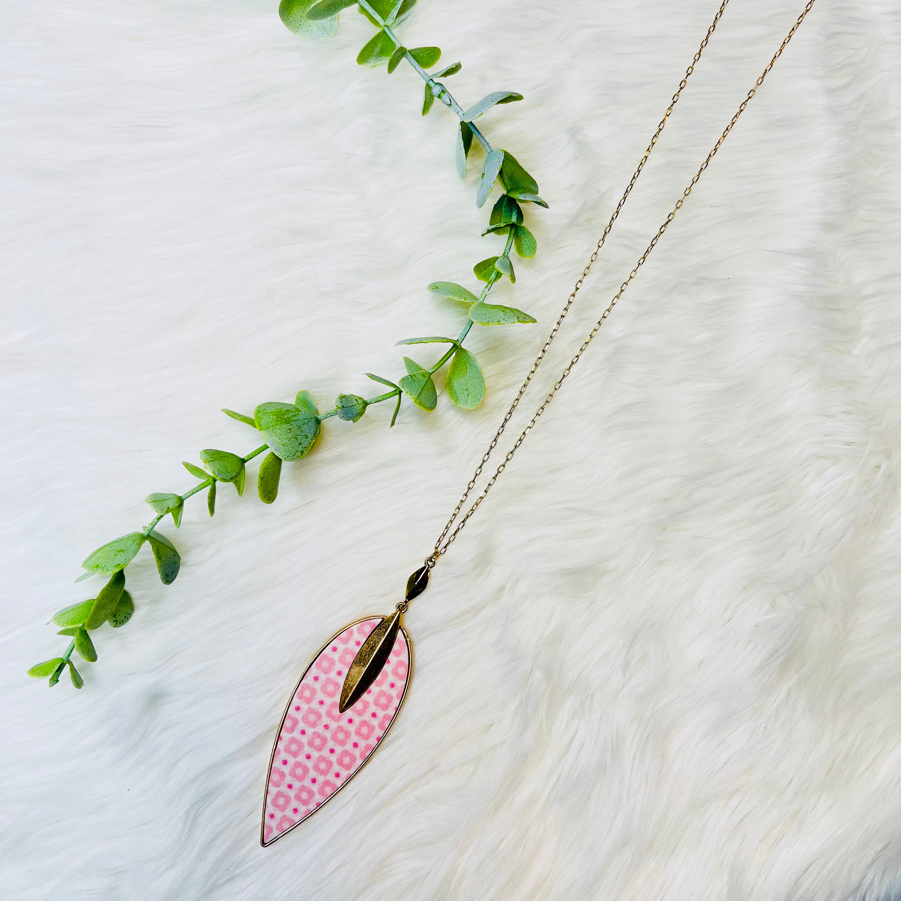 Patterned Textured Wood Diamond Necklace